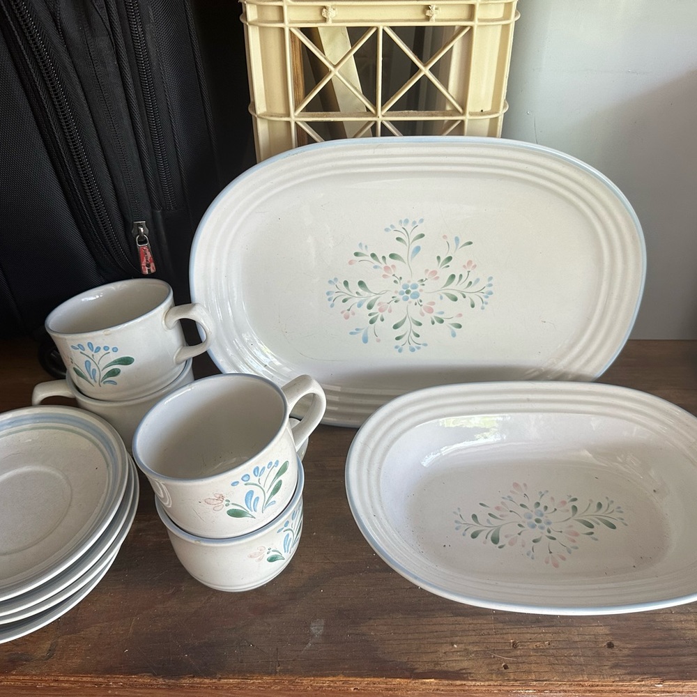 Fascino Stoneware  Made by Yamaka in Japan - Vintage Hand Painted Stoneware